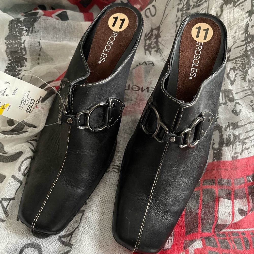 NWT.  Aerosoles, black, leather, slip-on high-heeled shoes. Size 11. Gorgeous 🤩